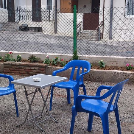 Guest House Madonna Tbilisi Bagian luar foto