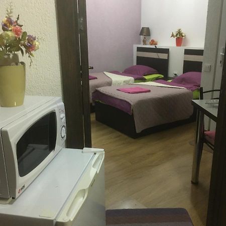 Guest House Madonna Tbilisi Bagian luar foto