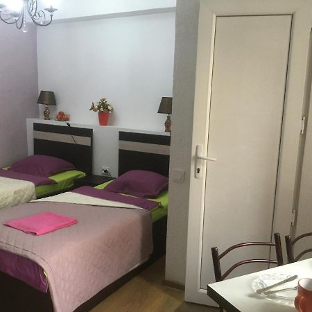 Guest House Madonna Tbilisi Bagian luar foto