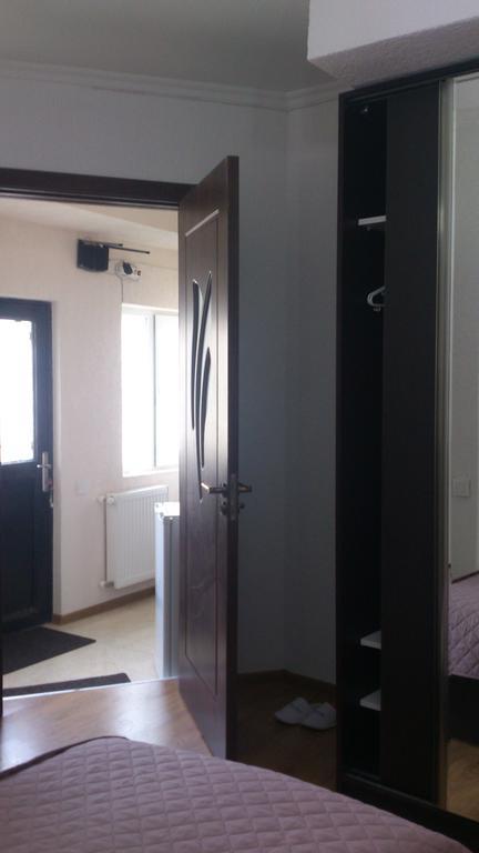 Guest House Madonna Tbilisi Bagian luar foto