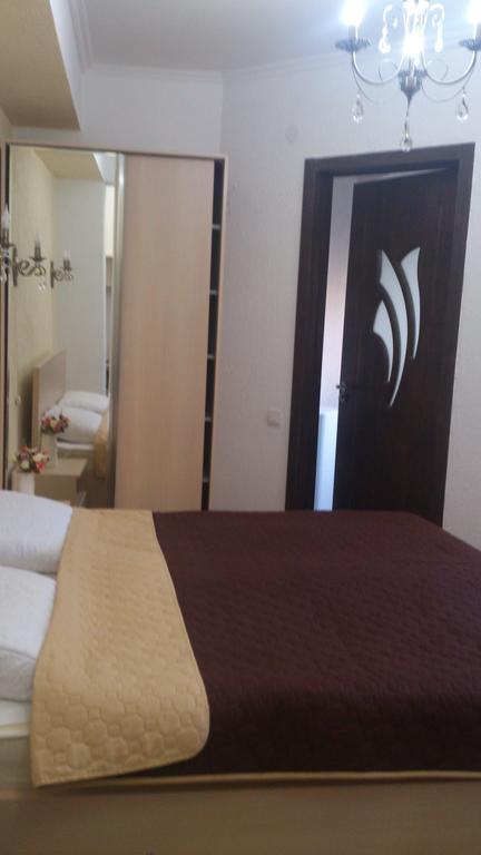 Guest House Madonna Tbilisi Bagian luar foto