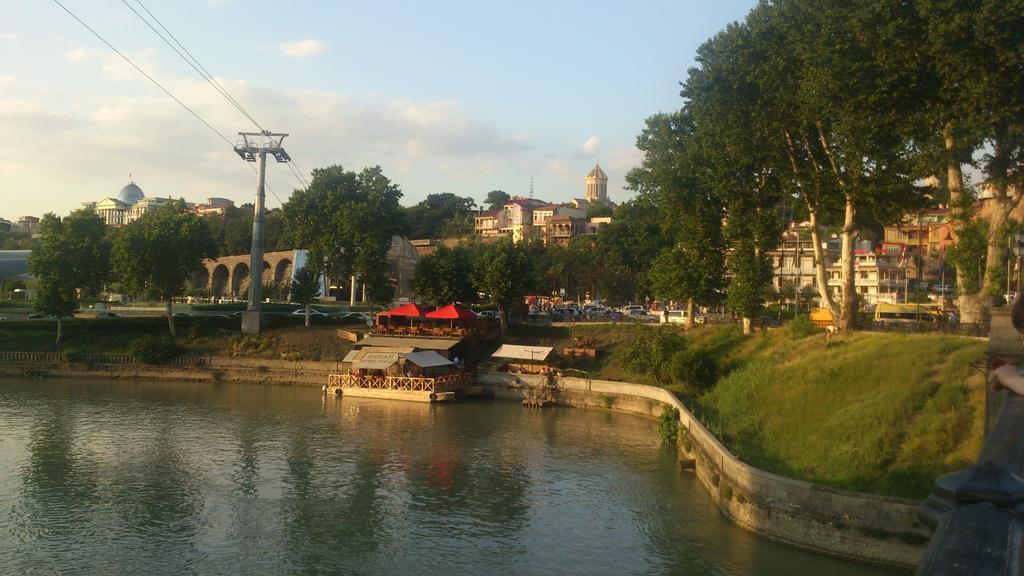Guest House Madonna Tbilisi Bagian luar foto