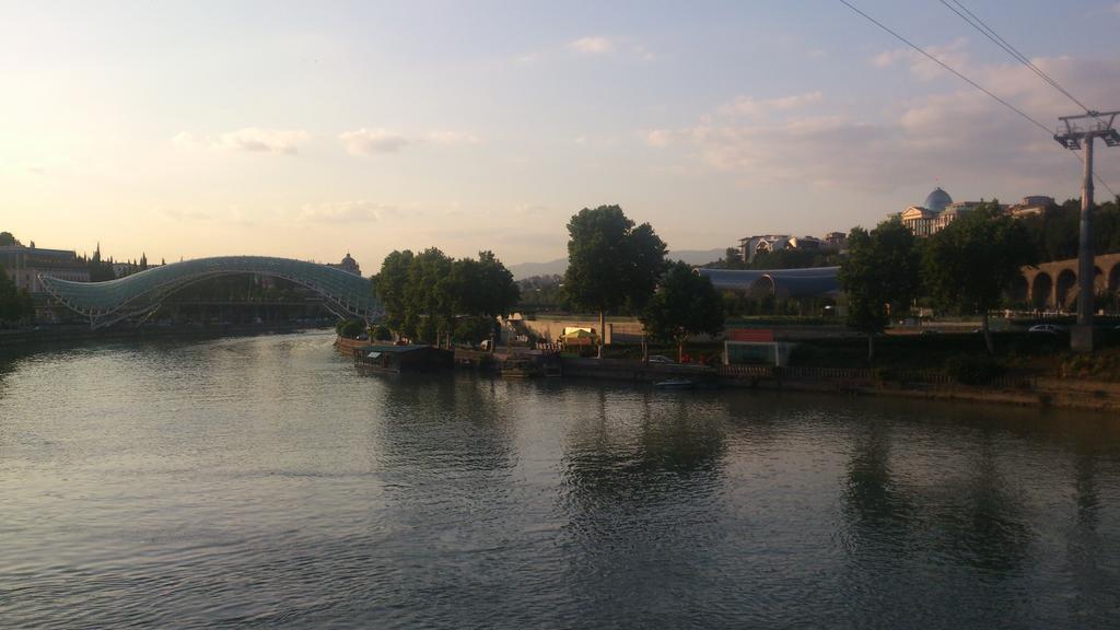 Guest House Madonna Tbilisi Bagian luar foto
