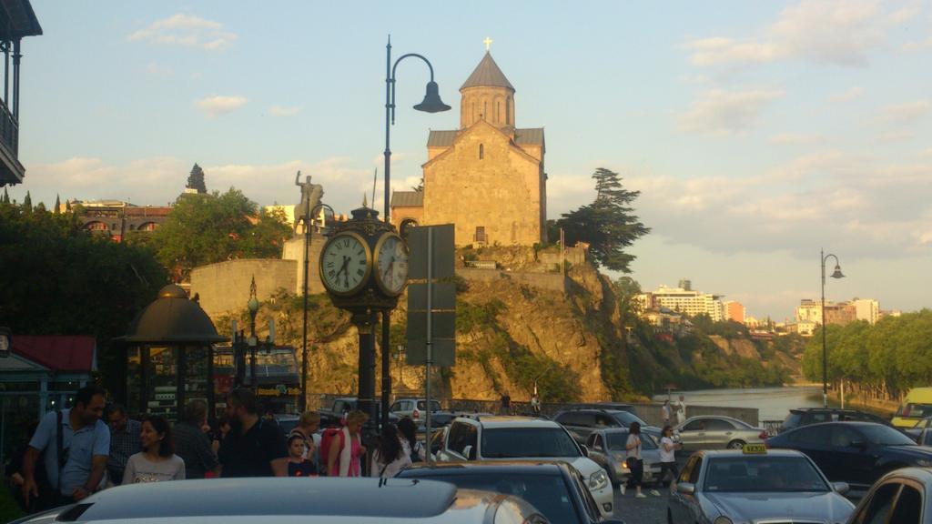 Guest House Madonna Tbilisi Bagian luar foto