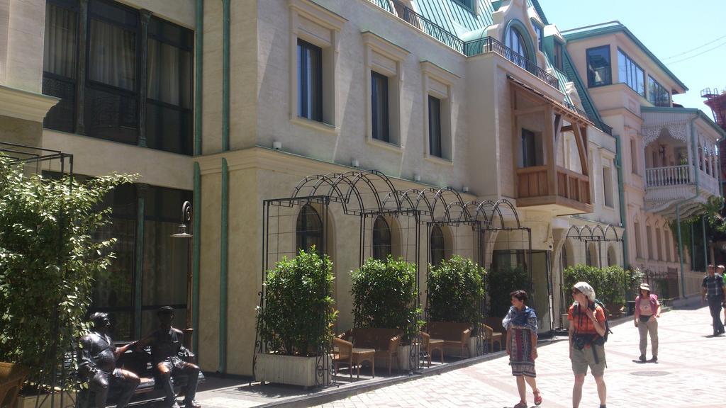 Guest House Madonna Tbilisi Bagian luar foto