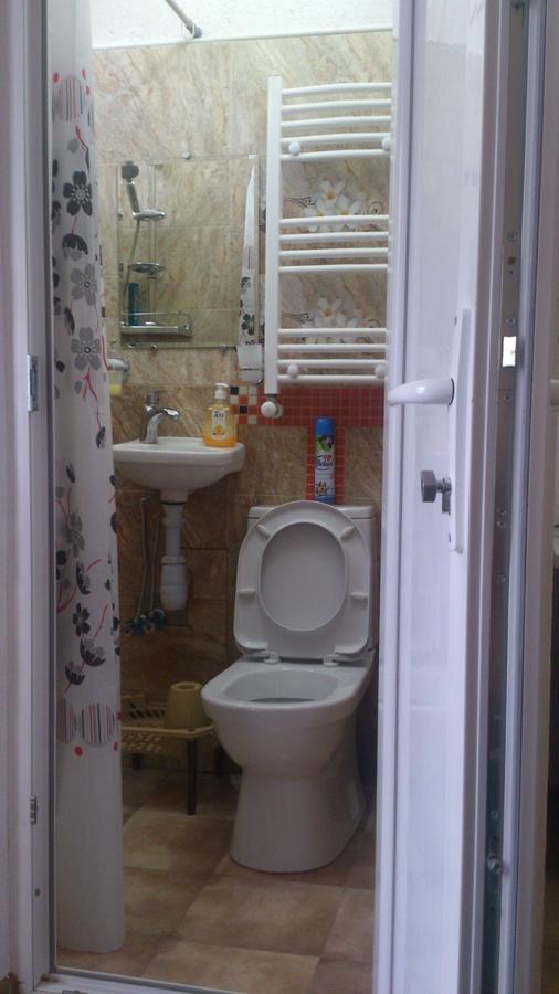 Guest House Madonna Tbilisi Bagian luar foto