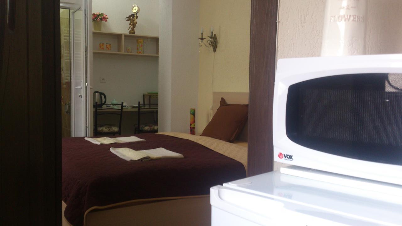 Guest House Madonna Tbilisi Bagian luar foto