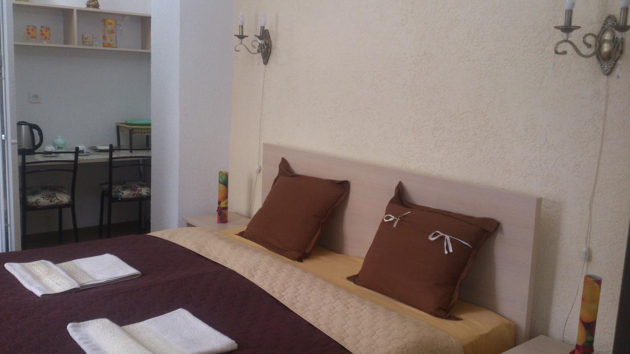 Guest House Madonna Tbilisi Bagian luar foto