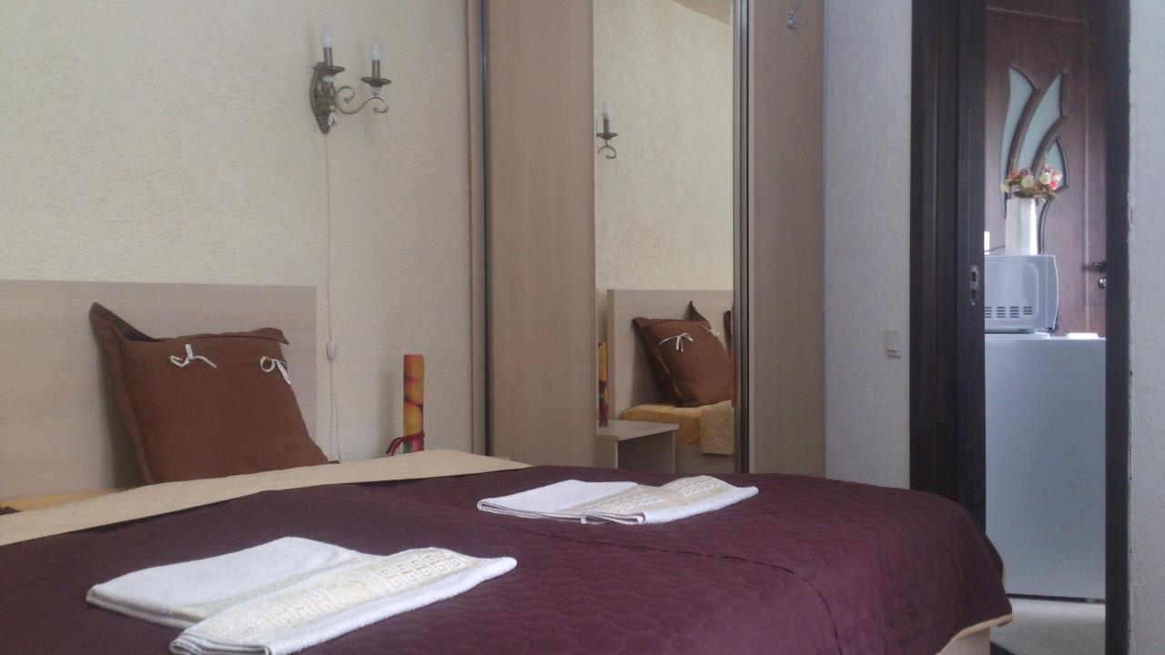 Guest House Madonna Tbilisi Bagian luar foto