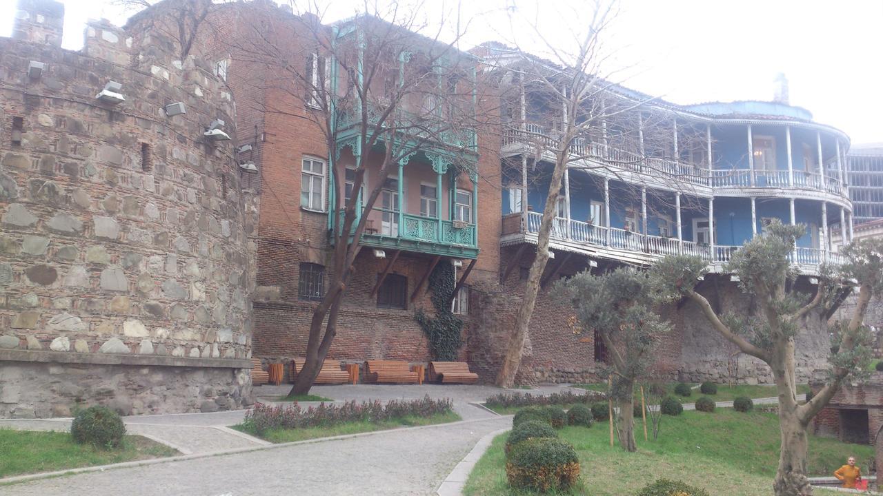 Guest House Madonna Tbilisi Bagian luar foto