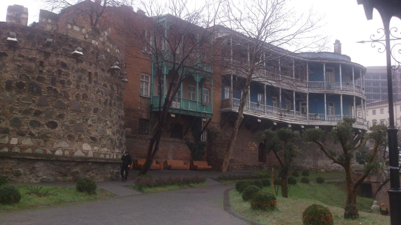 Guest House Madonna Tbilisi Bagian luar foto