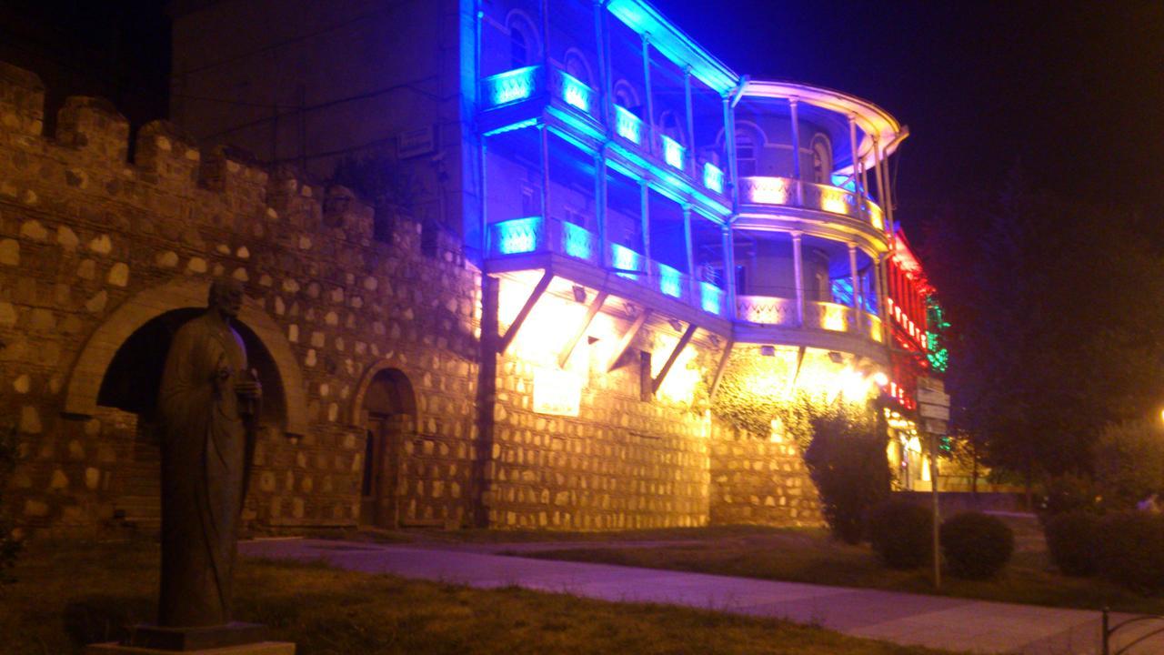 Guest House Madonna Tbilisi Bagian luar foto