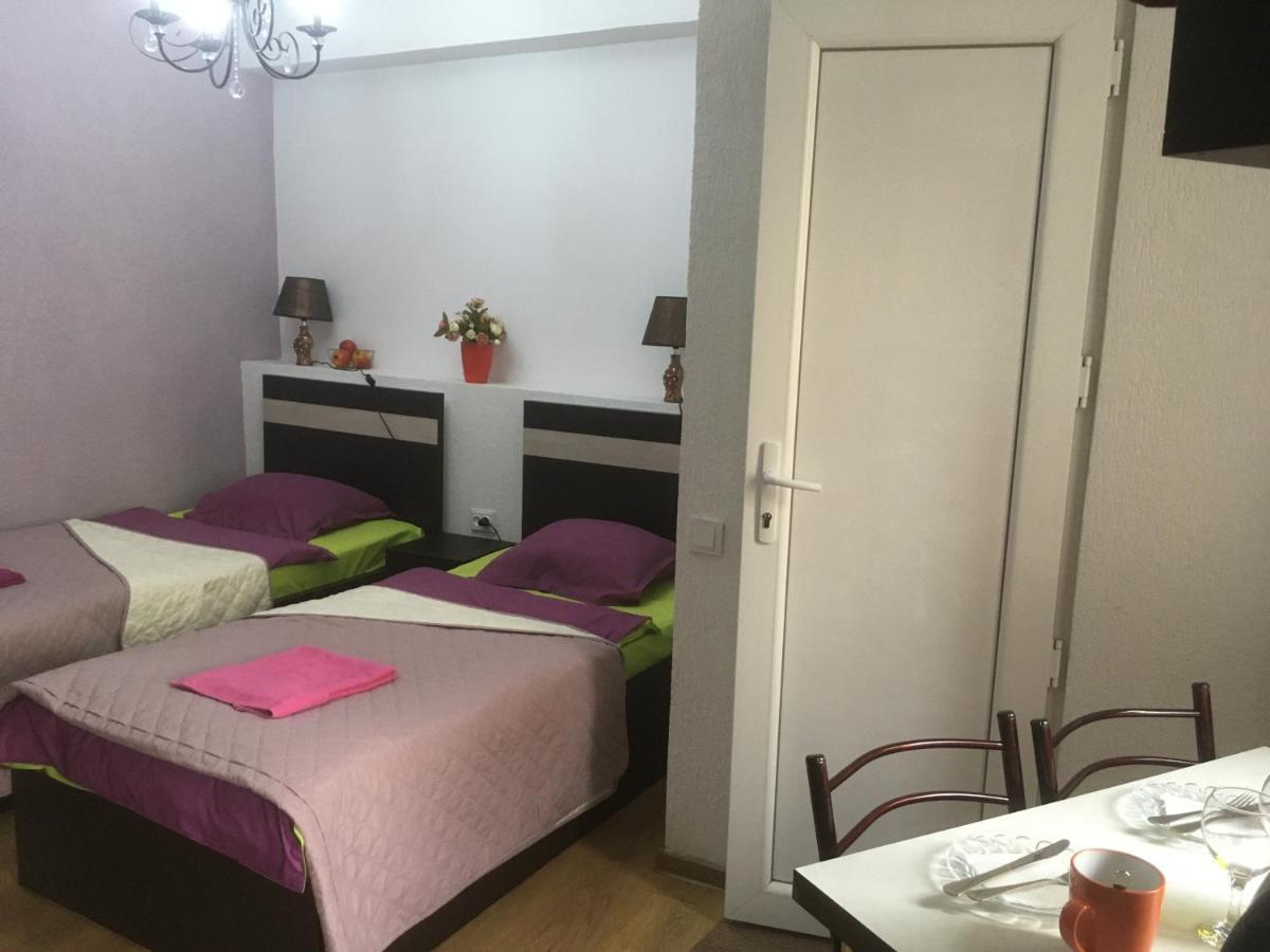 Guest House Madonna Tbilisi Bagian luar foto